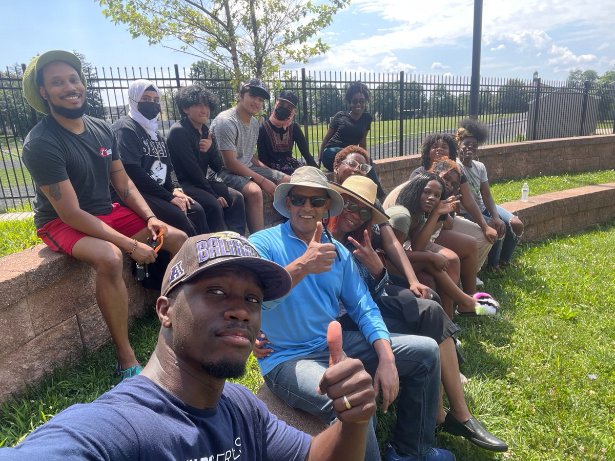 LBHealth's tweet photo. Last weekend our team member community service group, LBH Serves, joined students at Forest Park High School in a garden clean up. To learn more about LBH Serves and how you can be involved, message us!

#LBHServes #LifeBridgeHealth https://t.co/sKBVkO4W1d