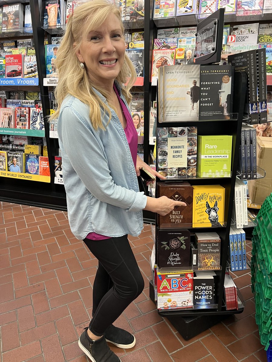 RachelAnneRidge's tweet image. The Donkey Principle book at Love Field in Dallas! A perfect travel book/ quick chapters, great lessons for long-haul success ❤️ #summerbook #SummerReading #donkeys