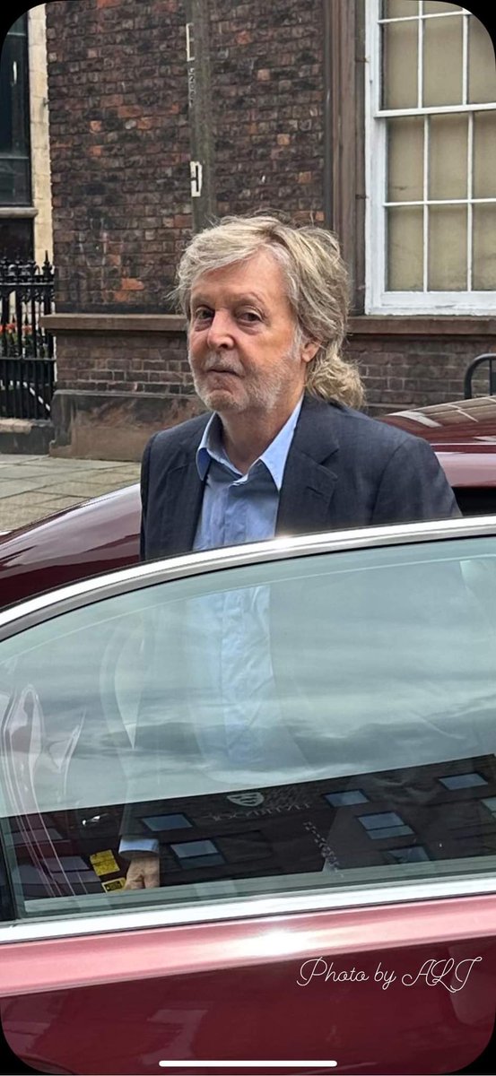 BeatlesEarth's tweet photo. Paul McCartney in Liverpool arriving at the LIPA graduation ceremony at the Philharmonic Hall (July 28, 2023) https://t.co/YDHSCfv0Zt