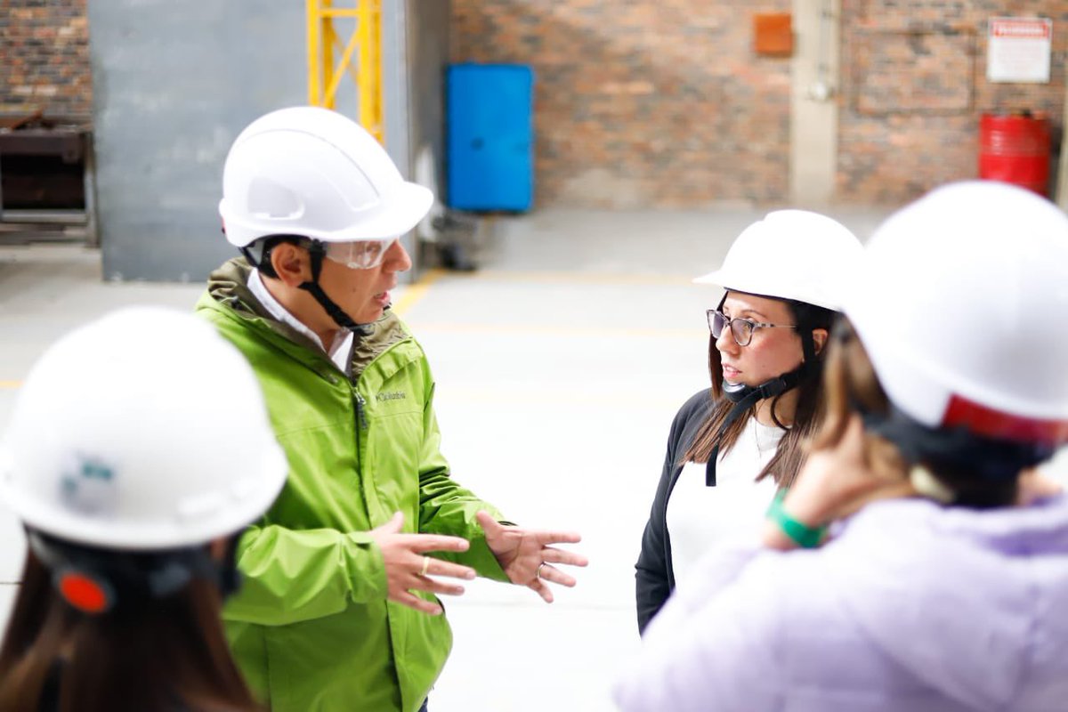 CarlosAmayaR's tweet photo. ¡Oficialmente somos candidatos a la Gobernación de Boyacá! 💚

Lo hicimos de manera virtual desde Duitama, en la industria Energy SAS. Hoy, también visitamos Autobuses AGA y la empresa de alimentos Los Lanceros; tres compañías que representan lo que buscamos y por lo que vamos a trabajar en los próximos cuatro años: productividad a partir del empuje, amor y berraquera de los boyacenses.

Estuvimos también con empresarios, industriales, emprendedores, obreros, agricultores, docentes, médicos, deportistas y más gremios que representan el alma de Boyacá. 

Con ellos, y con cada uno de los boyacenses, vamos a construir lo que de verdad nos debe mover en este propósito: un Boyacá cada día más y más grande.

#LoMejorEstáPorVenir 💚✊🏼