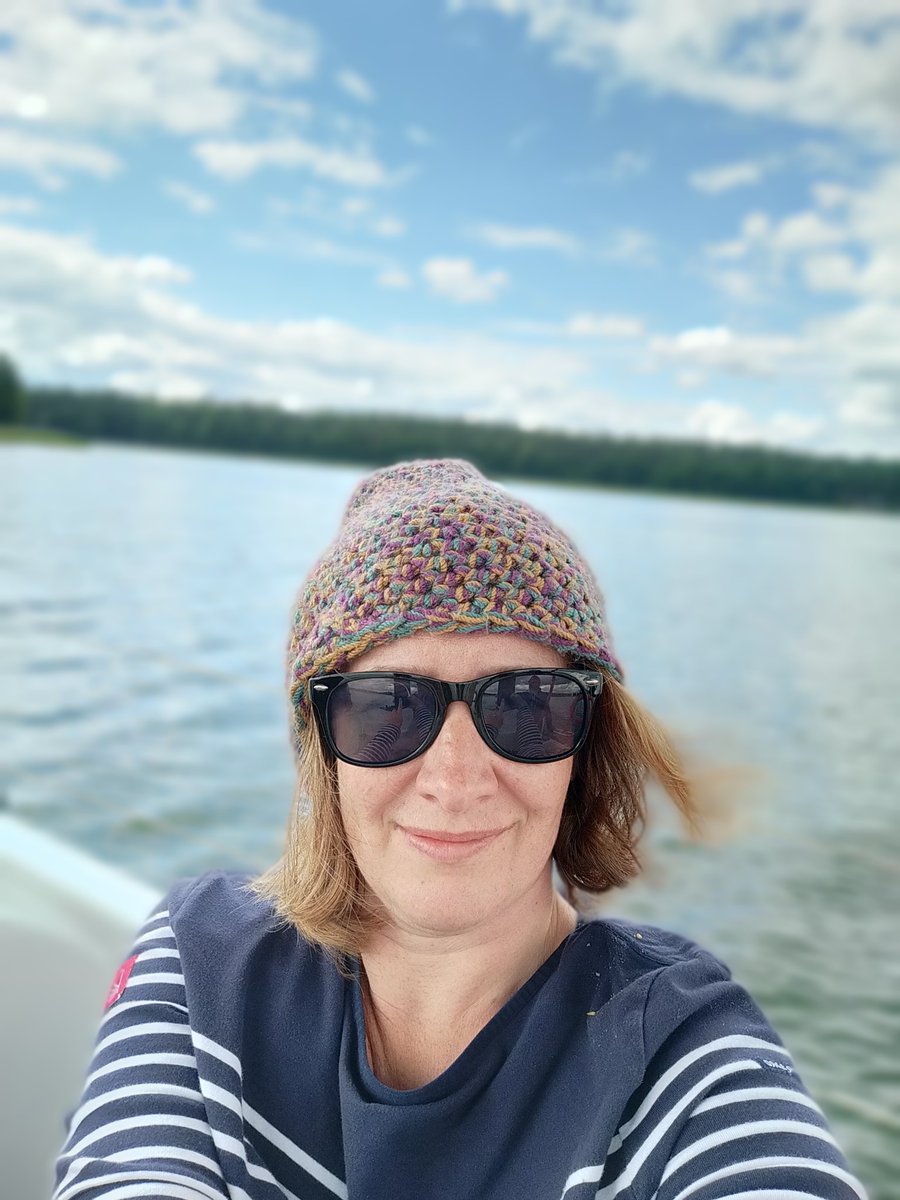 ngopl's tweet photo. W wakacje przedstawiamy Wam osoby z ekipy #ngoPL - na wakacjach! Dzisiaj Izabela Dembicka-Starska, która koordynuje naszą aktywność w mediach społecznościowych. A letni 🏖️ czas spędza głównie w ukochanym Puuuuucku 🦭, z którego wyrwała się na chwilę na Mazury ⛵ https://t.co/OTlIqHCcfH