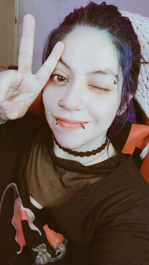 AnnieVnKr's tweet photo. Ya estamos acá platicando y dibujando! Pasen a saludarkssss 🦇✨

https://t.co/70882rYMJt
https://t.co/70882rYMJt

STREAM ON 🔴 https://t.co/2hdT3wLSqj