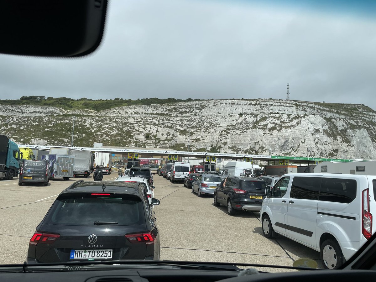 bobontour's tweet photo. #MajorK #backontour first stop near Dunkirk #Dover @dfds_uk https://t.co/lLzcl0evRr