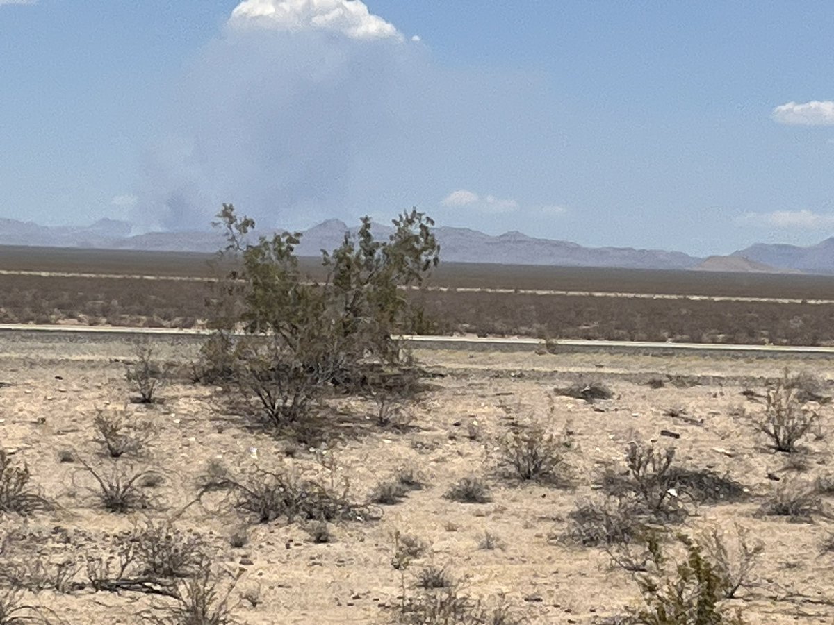 Rhino40305's tweet photo. New fire north of interstate 40, near Essex rd. Trying to get details. Will be Mojave National Preserve https://t.co/7mkqaeRDoF