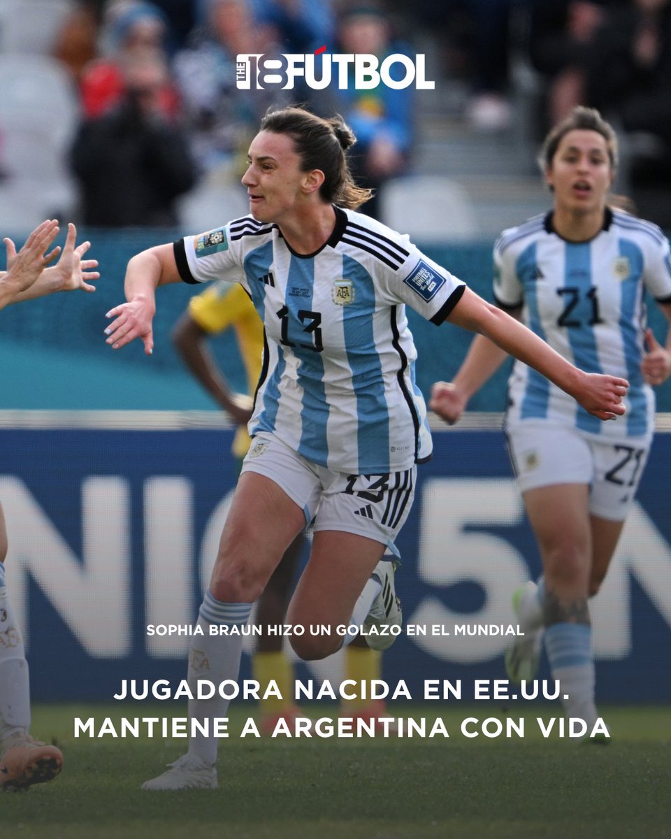 ¡AL ÁNGULO! 🎯 

Nacida y criada en EE.UU., Sophia Braun decidió representar a Argentina 🇦🇷 en la Copa del Mundo Femenina. 

La defensora del León 🦁 en la #LigaMXFemenil hizo un golazo que mantiene con vida a La Albiceleste. 

Conoce su historia 👉 buff.ly/3KGq1Sn