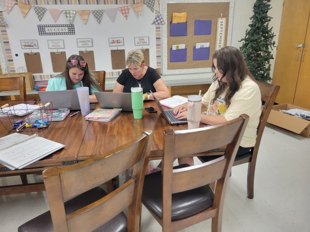 Melanie2146's tweet photo. Look at our campus leaders at Phillips Elementary who are creating a path to success! #CampusVision 
#WINTime
#BeTheDifference 
#KaufmanLions https://t.co/1nHb7taiBP