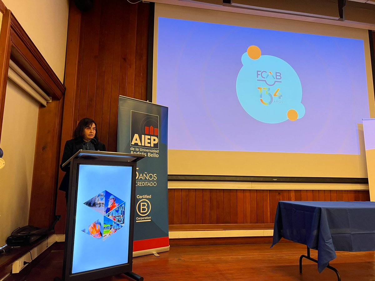 AiepAntofa's tweet photo. AIEP Antofagasta firma importante convenio con la empresa Ferrocarril Antofagasta Bolivia. Un hito que aporta con el perfil de egreso de nuestros estudiantes, así como con iniciativas en favor de la innovación y desarrollo de la región.  #VinculaciónConElMedio @AIEP  @EquipoFCAB https://t.co/gRsfX7gavF