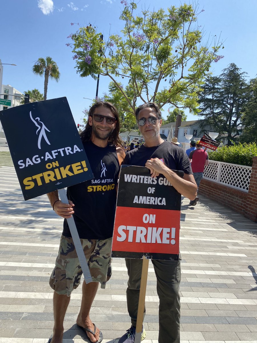 JRothenbergTV's tweet photo. The King's on strike! #The100 ⁦@Zach_McGowan⁩ https://t.co/Zt0s3yBxWJ