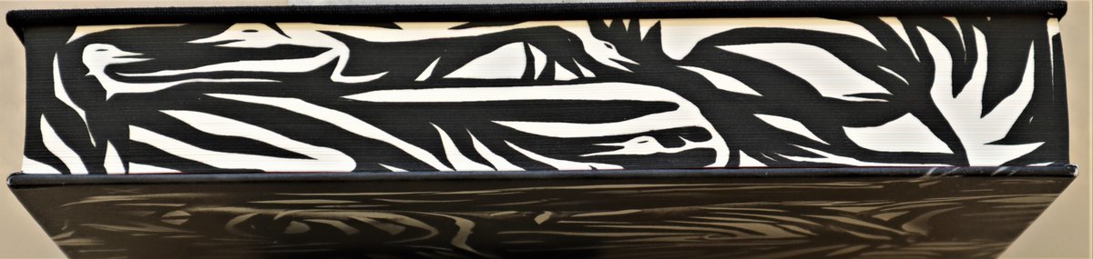RickerLibraryUI's tweet photo. It's #ForeEdgeFriday! Here's a black and white fore edge art by Swiss artist Augustin Rebetez.
Rebetez, Augustin. Le coeur entre les dents (manifeste primitif) : Augustin Rebetez . 
Arles : Actes sud; 2020.
https://t.co/7mgC6HHOTe 
#ForeEdgeFriday  #AugustinRebetez #RickerLibrary https://t.co/EcLParUFrO