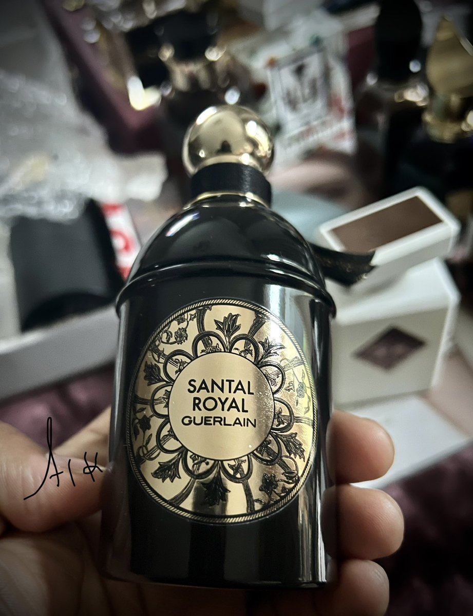 #SOTN #fragrance #FragHead #Perfume #nicheperfumes #perfumeaddict #scentoftheday #perfumes #perfumecollection #Guerlain 

I forgot how lovely this stuff is…