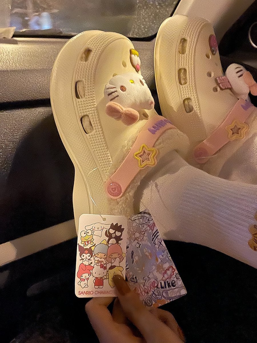 heartipink's tweet image. hello kitty crocs!!!