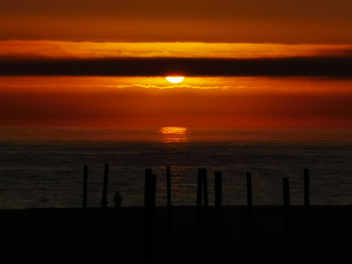 KaBaliPena's tweet photo. Almost #sunset
Quase #PorDoSol
#Nazare
#NoEffects
#NoFilters https://t.co/MeXjJ3KWNV