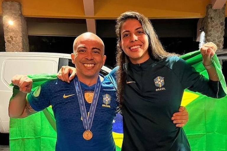 rainhasdacopa's tweet photo. 🚨CARRO NOVO🚨

Após viralizar nas redes sociais com a história sobre ter vendido seu único carro para custear as despesas para acompanhar a filha na #FIFAWWC , o Seu Lekão, pai da zagueira Lauren, irá receber um um carro novo da Volkswagen!

#EmBRAza https://t.co/Lgyysc3DQV
