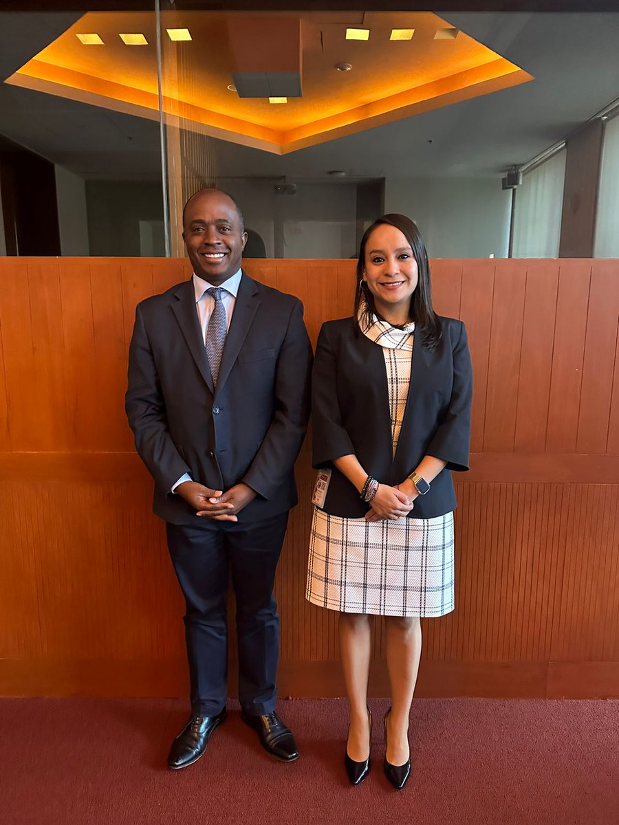 En la reunión con el Superintendente de Instrucción Pública de California, Mr. <a href="/TonyThurmond/">Tony Thurmond</a> y autoridades del sector educativo en México, se destacó la importancia del Programa de Intercambio de Maestros y el Programa de Maestros Visitantes para fortalecer la #EducaciónBilingüe