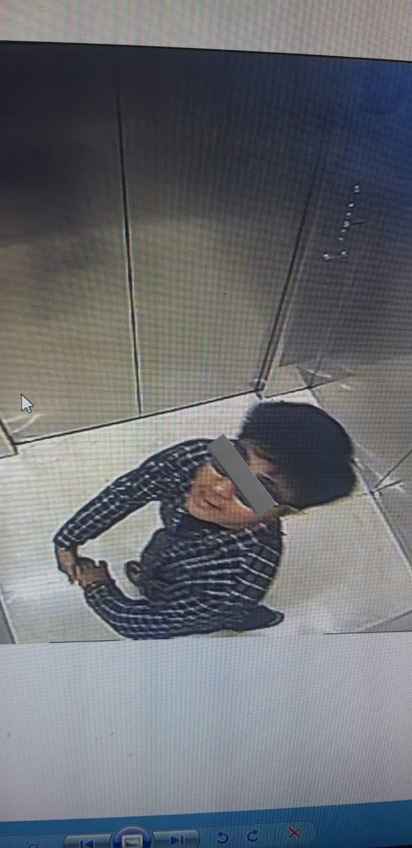 frmnjn's tweet photo. Yang nyolong helm gw kemaren itu sales hci yang di hari itu emg udah resign, lg ngurus exit clearance balikin baju, id card, dll.

Tololnya ni orang, dia nyolong di gedung dengan full cctv dan dia tersimpan data nya di sini. Kan tolol yak.

Videonya ntar gw tunjukkin di reply https://t.co/2nUqL1RgzQ