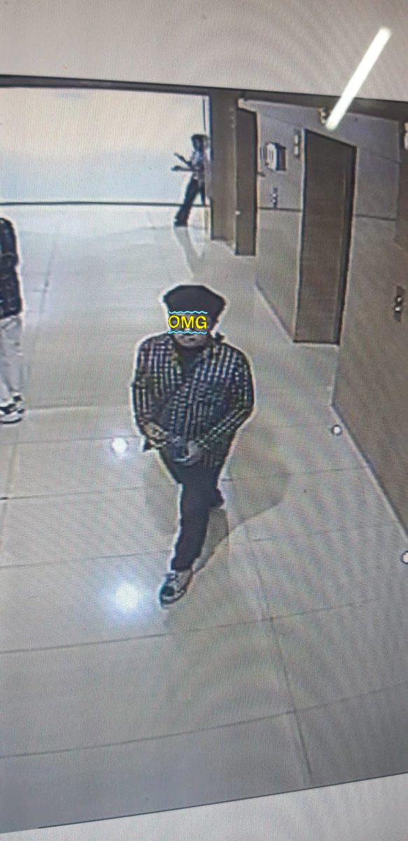 frmnjn's tweet photo. Yang nyolong helm gw kemaren itu sales hci yang di hari itu emg udah resign, lg ngurus exit clearance balikin baju, id card, dll.

Tololnya ni orang, dia nyolong di gedung dengan full cctv dan dia tersimpan data nya di sini. Kan tolol yak.

Videonya ntar gw tunjukkin di reply https://t.co/2nUqL1RgzQ