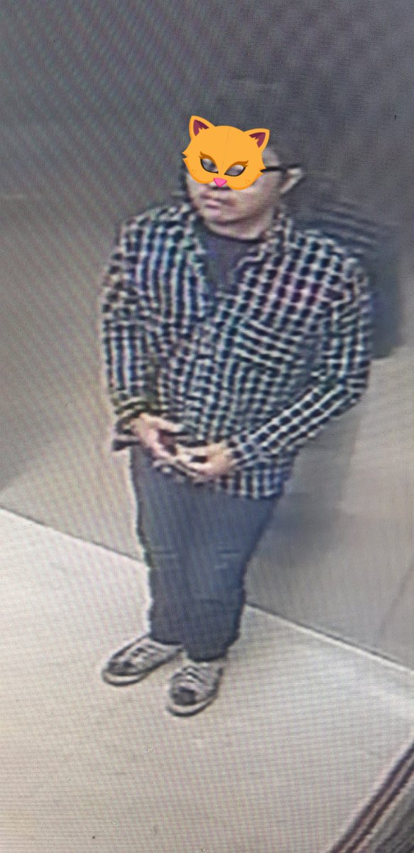 frmnjn's tweet photo. Yang nyolong helm gw kemaren itu sales hci yang di hari itu emg udah resign, lg ngurus exit clearance balikin baju, id card, dll.

Tololnya ni orang, dia nyolong di gedung dengan full cctv dan dia tersimpan data nya di sini. Kan tolol yak.

Videonya ntar gw tunjukkin di reply https://t.co/2nUqL1RgzQ