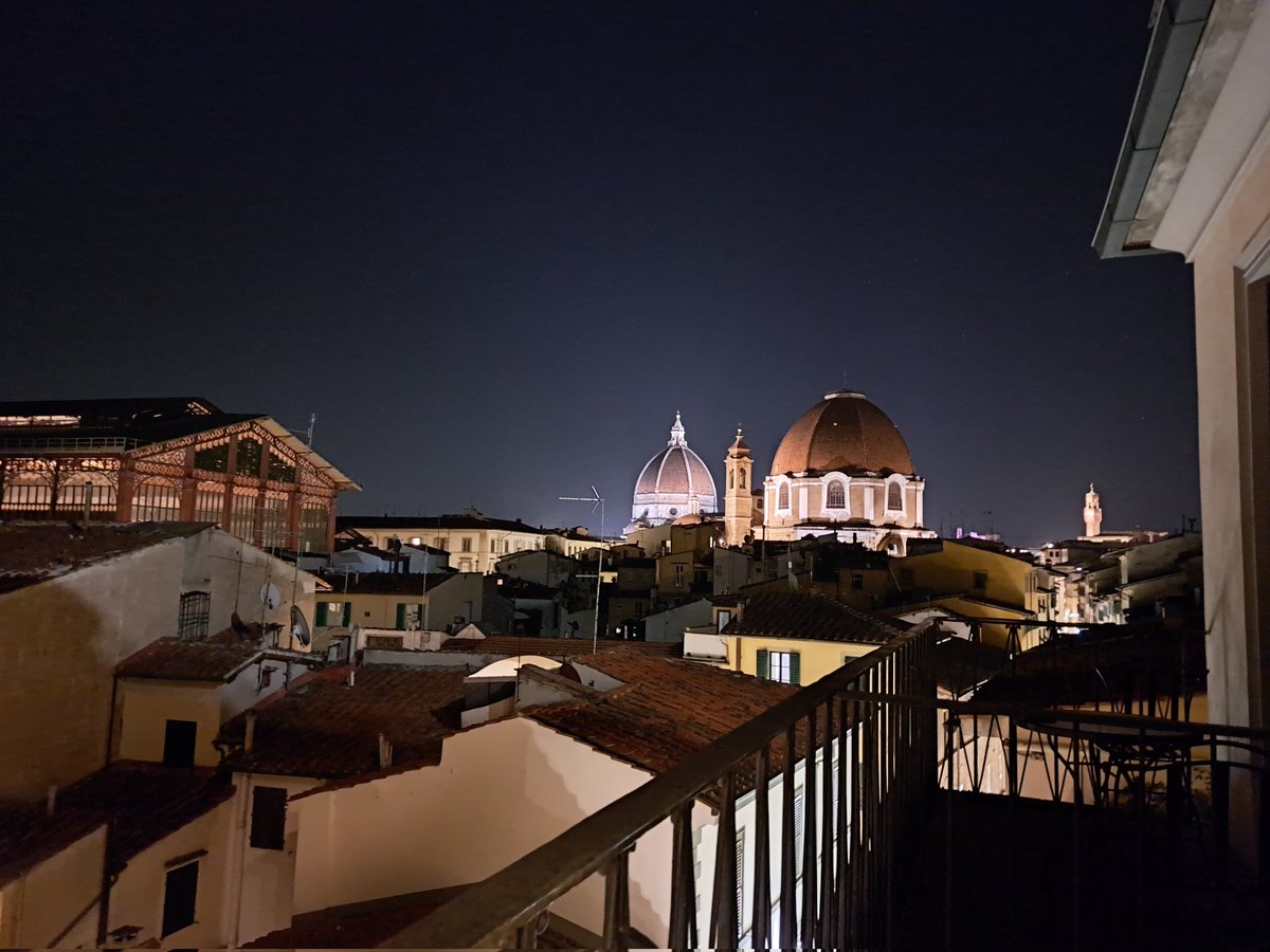 Puh,Italien-Deutschland mit dem Zug ist dann doch immer weiter als es aussieht.Heute genauso spät angekommen, wenn auch nicht ganz so früh gestartet, wie vor 2 Wochen. Nur dass mich dann vor 2 Wochen diese Aussicht empfangen hat, während es heute nur die auf mein eigenes Bett ist