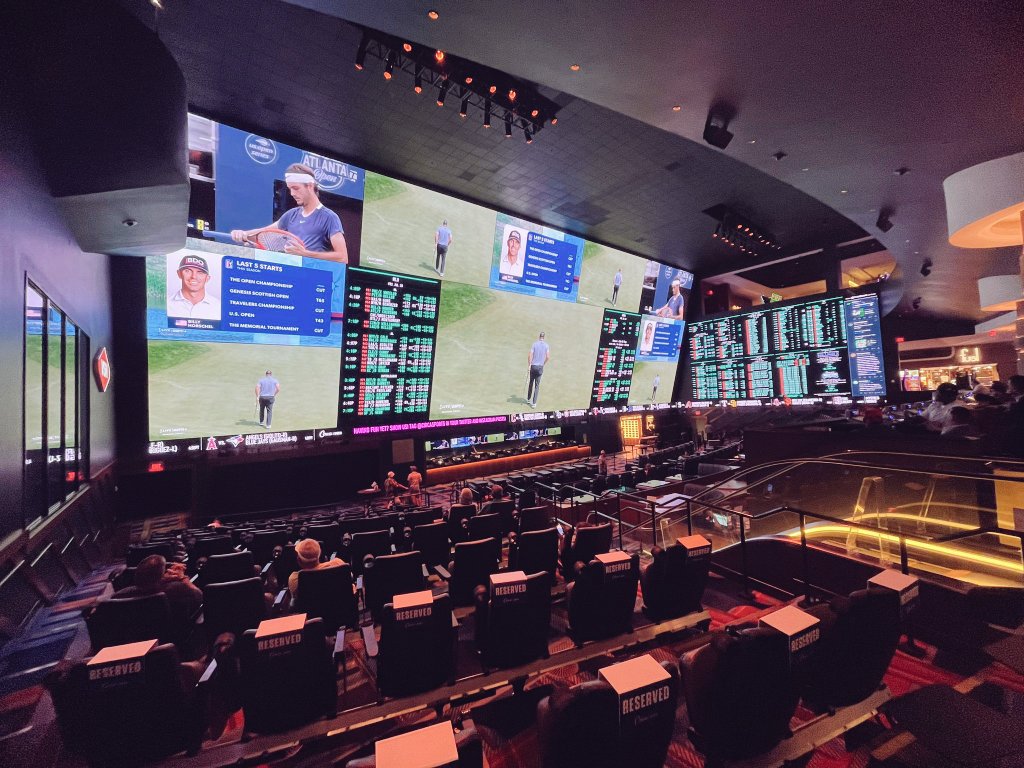 _Rob_B's tweet photo. #ThePromisedLand studio goals....
#MUFC #MUTOUR23 #UNITEDCON https://t.co/97dTIGtEh5