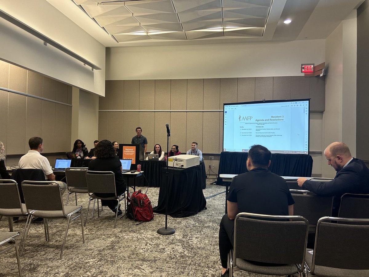Reference Committee testimony time at #AAFPNC! Love the process of listening to the voice of residents and seeing the work of the committee to help our congress move smoothly tomorrow! ⁦<a href="/aafp/">AAFP</a>⁩ #FMRevolution