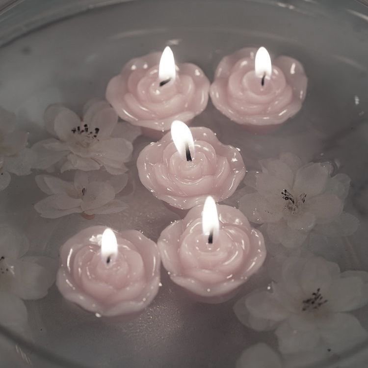 SoftnessDaily's tweet photo. floating candles 🎀 https://t.co/tLZ8qPfm0T