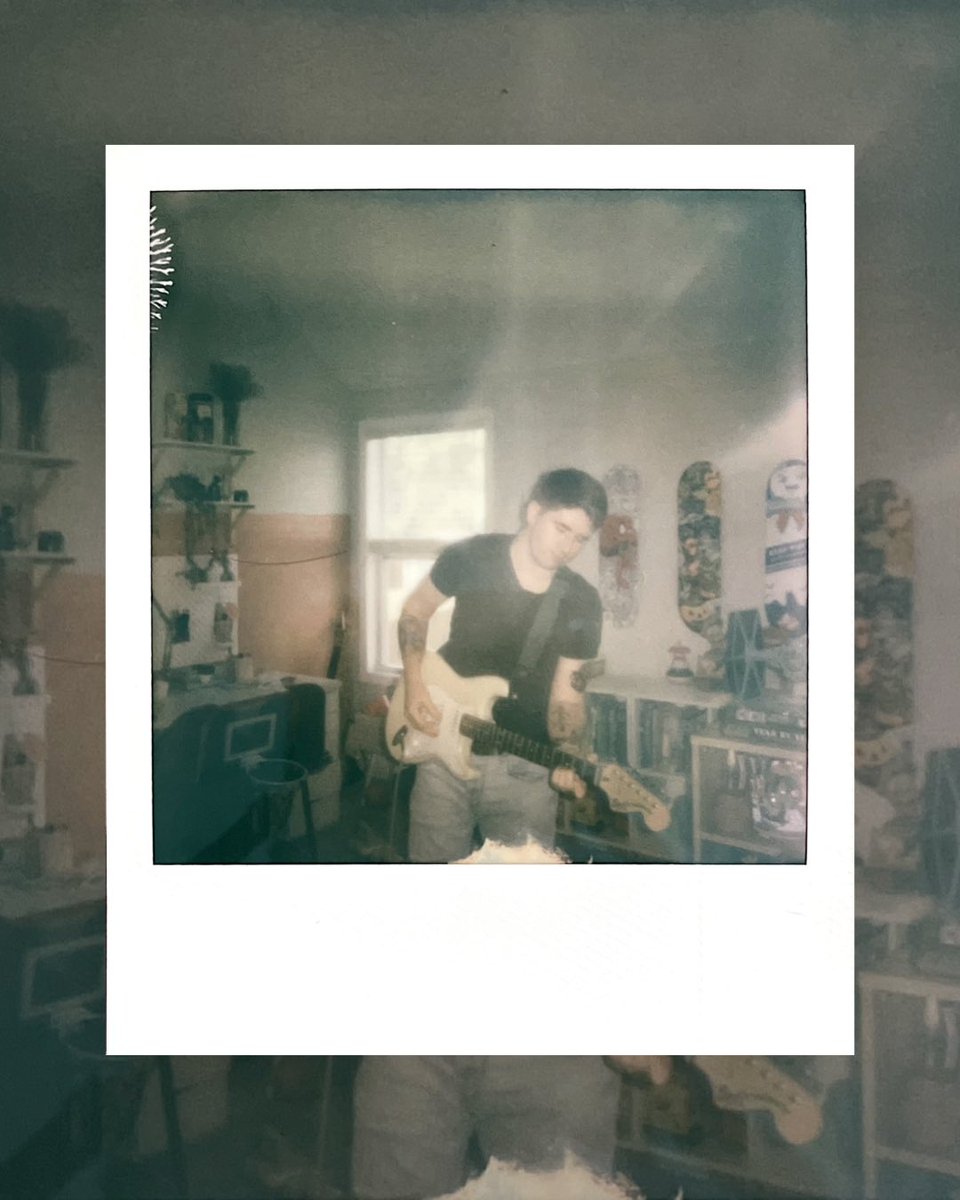 backseatgoodbye's tweet photo. new music incoming! currently working on my first new single in about 9 years. judging by age, my lack of music would be in about 4th grade.

the song is written, &amp; currently being recorded. shooting for an early september release. more soon 🖤 https://t.co/7WXM0C8M7v