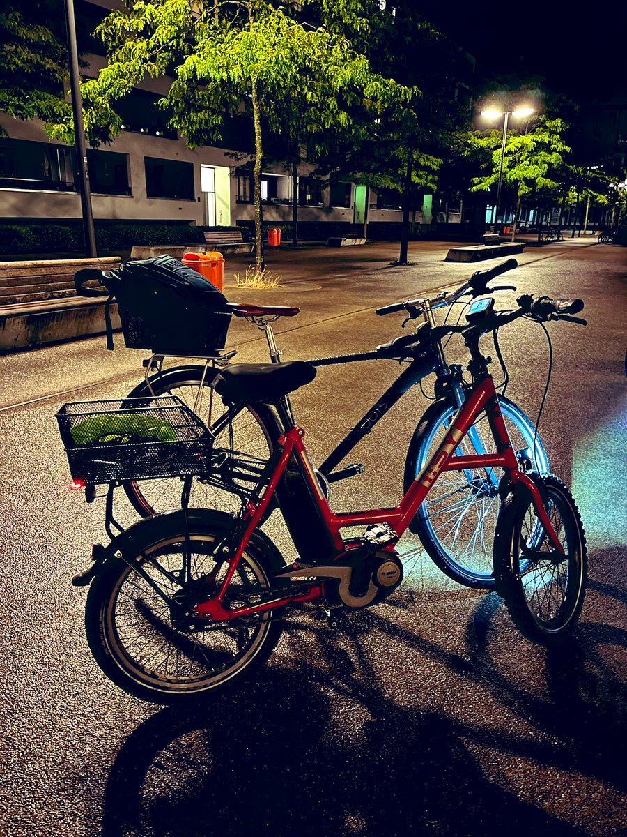 neubauer_maria's tweet photo. @guek62 Er traf vollkommen zufällig auf einen #Silberpfeil. https://t.co/95WKWOkvb2