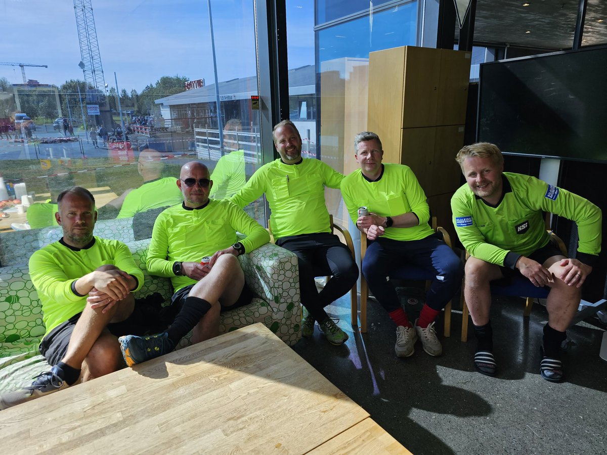 StefanHagalin's tweet photo. 5 af 50 fallegustu dómurum oldboys @throtturrvk á #reycup 2023. // Btw: I'm missing @bsmudger7 and @DHucks6 terribly from the lineup this year! https://t.co/bxUBJlY79e