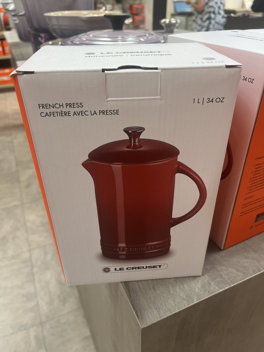 spiffy_steph's tweet photo. In Le Creuset buying my dad a birthday present and I’m trying my hardest to convince myself I don’t need a French press.

…BUT I WANT IT!!! https://t.co/MhwnvpX4yA