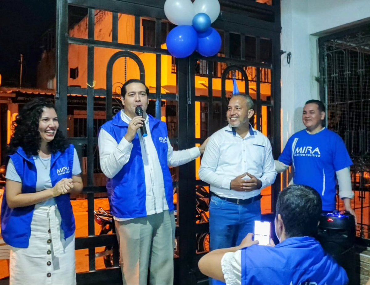 estefisanchezs's tweet photo. En el Espinal #EstamosListos para trabajar en equipo por el #Tolima 🤝🏽
@PartidoMIRA 
@carlosandresalc https://t.co/CpWDxdMt26
