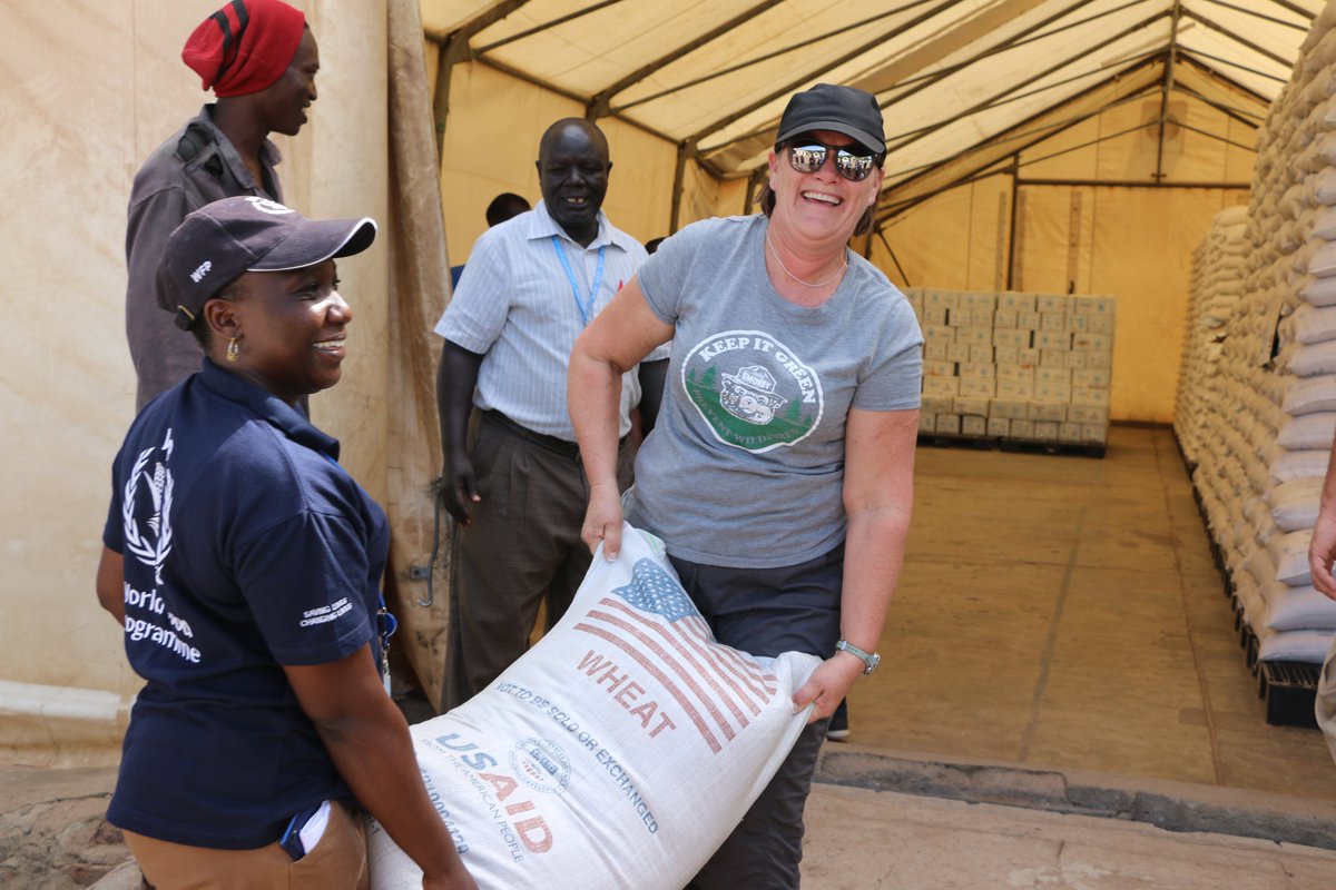 uswheatassoc's tweet photo. Here's an FYI to Mr. #Putin: The United States has donated 1 million metric tons of #wheat to African and Middle Eastern nations in need every year for 3 years. Good luck catching up to the American people! https://t.co/HgIwYZFSAT #foodaid @USAID @USDA #UkraineRussiaWar https://t.co/Ou1K7AVctT