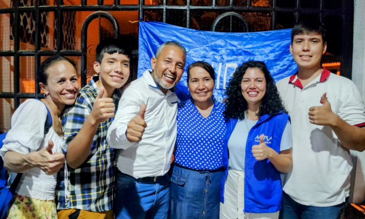 estefisanchezs's tweet photo. En el Espinal #EstamosListos para trabajar en equipo por el #Tolima 🤝🏽
@PartidoMIRA 
@carlosandresalc https://t.co/CpWDxdMt26