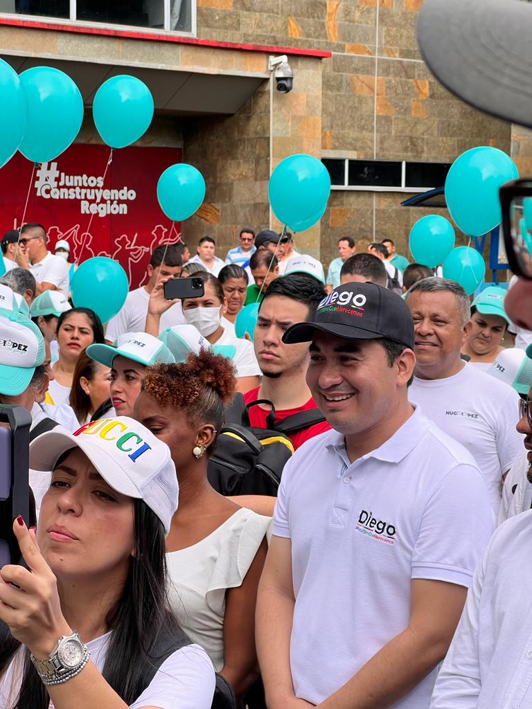 diegobarbosam's tweet photo. Gracias a cada uno de los ciudadanos y ciudadanas que nos acompañaron en nuestra inscripción al Concejo de Villavicencio, se siguen sumando más personas al proyecto #PorLaVillavoQueMerecemos.

#SeguridadCiudadana
#MovilidadSostenible
#OrdenamientoTerritorial
#La10 https://t.co/fZwHOxnJ2v