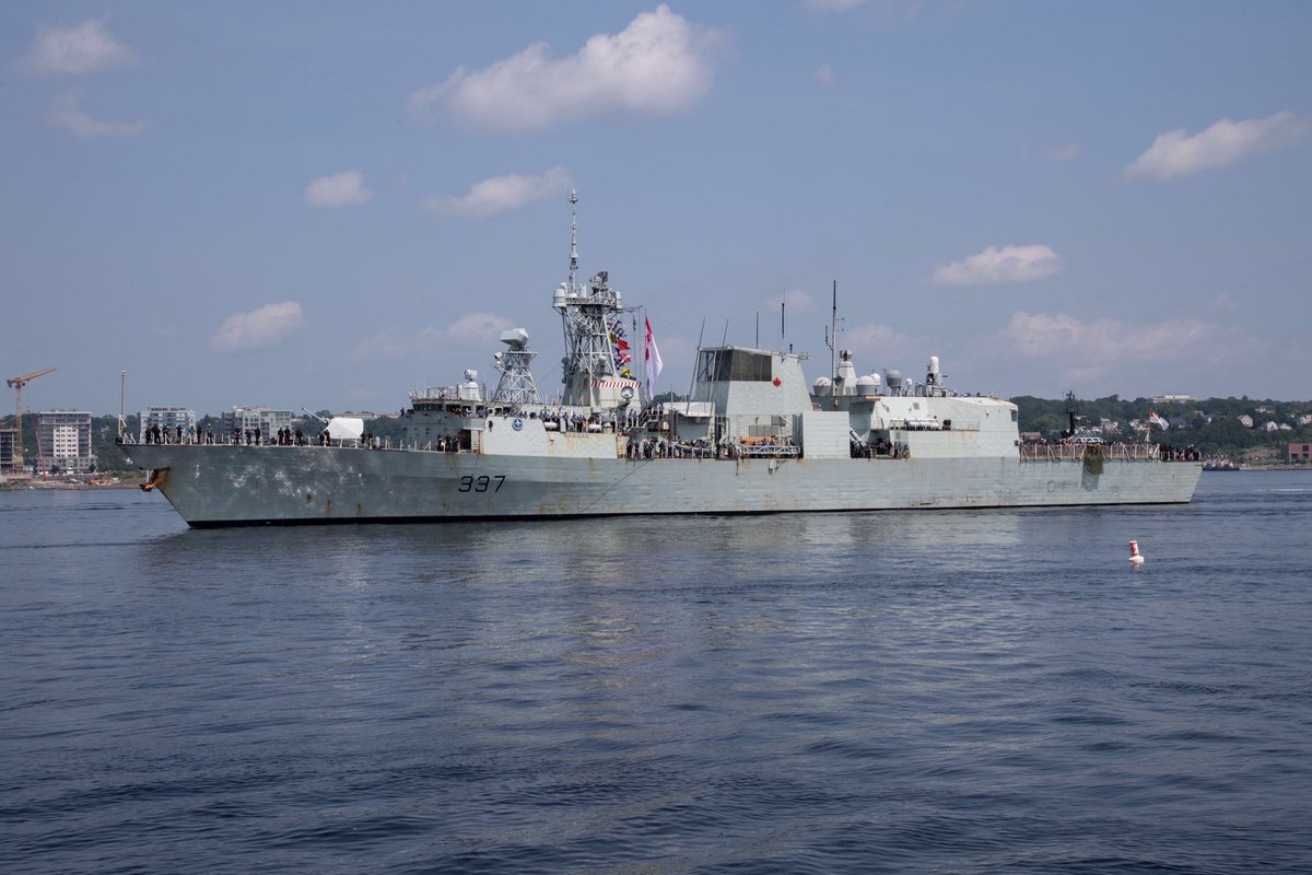 MRC_FMARA's tweet photo. Enfin chez eux! Les membres de l’équipage du #NCSMFredericton arrivent au Canada aujourd’hui, après un déploiement réussi de six mois en mer Méditerranée dans le cadre de l’#OpReassurance. BZ pour une mission réussie! https://t.co/vEiE5orAdf