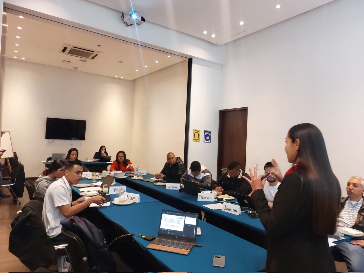 holdingafidg's tweet photo. #Importante 
Conrinuamos con la Sesión 3 y 4, de nuestro Bootcamp de Articulación del Plan Estratégico de Seguridad Vial con el Sistema de Gestión de Seguridad y Salud en el Trabajo 2023. 📊📝
Julio 28 del 2023
📍Bogotá DC.

#SENAConLasEmpresas
@SENAComunica 
@RusbyVargas https://t.co/FCRY3Qr7Lq