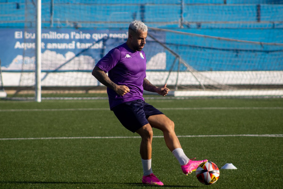 FundacioGrama's tweet photo. ⚽️ Tot a punt per jugar demà el primer partit de pretemporada de la #Grama2324!

#⃣ #SomLaGrama https://t.co/8xAV0SCpYC