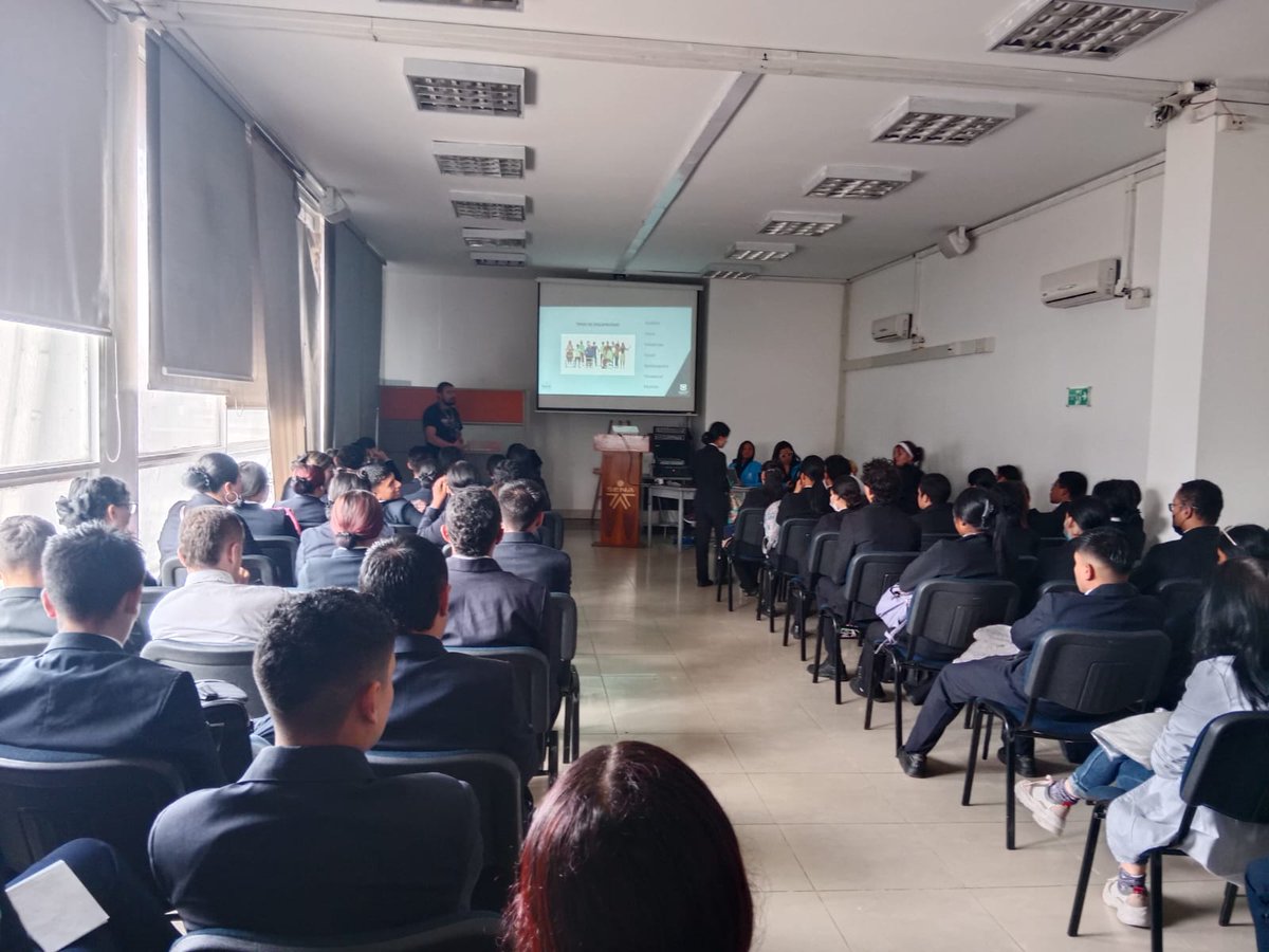 SoniaAcunaL's tweet photo. 🗣️Gracias a la articulación entre @SectorSalud y #BienestarAlAprendiz @SenaHotelDC, se llevó a cabo un importante diálogo sobre discapacidad, espacio que propició elementos de lectura sobre que es y ejercicios vivenciales que pretendieron generar una reflexión frente al tema 💯💫 https://t.co/fS4X5dOfz7