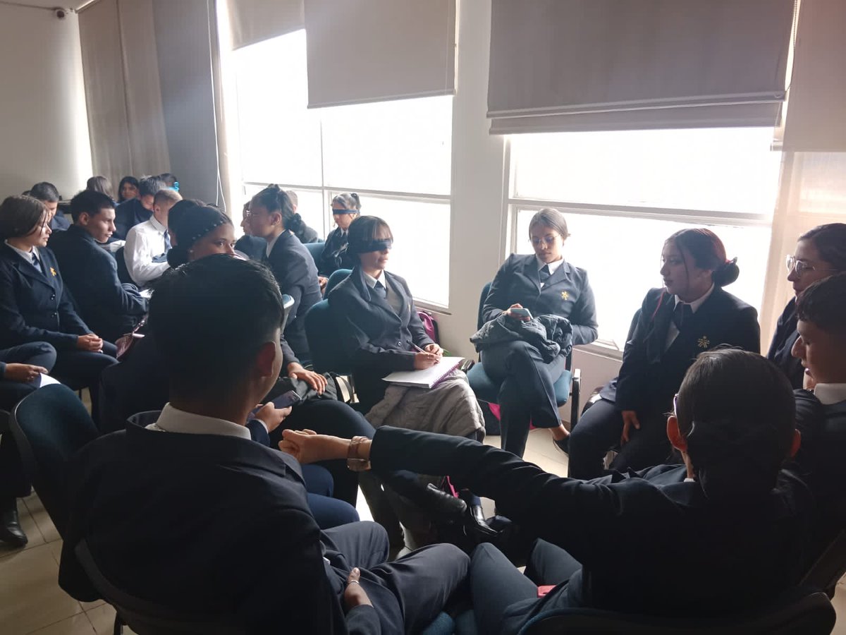 SoniaAcunaL's tweet photo. 🗣️Gracias a la articulación entre @SectorSalud y #BienestarAlAprendiz @SenaHotelDC, se llevó a cabo un importante diálogo sobre discapacidad, espacio que propició elementos de lectura sobre que es y ejercicios vivenciales que pretendieron generar una reflexión frente al tema 💯💫 https://t.co/fS4X5dOfz7