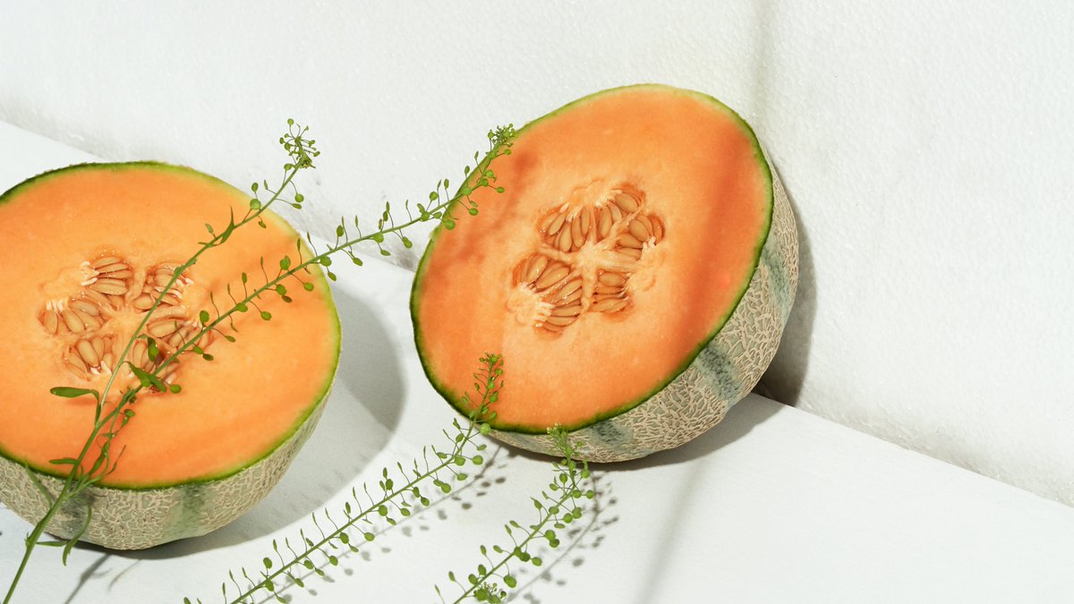 stirred_co's tweet photo. Excited about all the melon in the market right now? Don't have a juicer? Simply puree the meat of any ripe melon and strain through a fine mesh strainer to get some delicious fresh juice. Head to the Stirred app to find the Loupe Effect, which pairs your freshly made juice... https://t.co/UyQFSlvLrh
