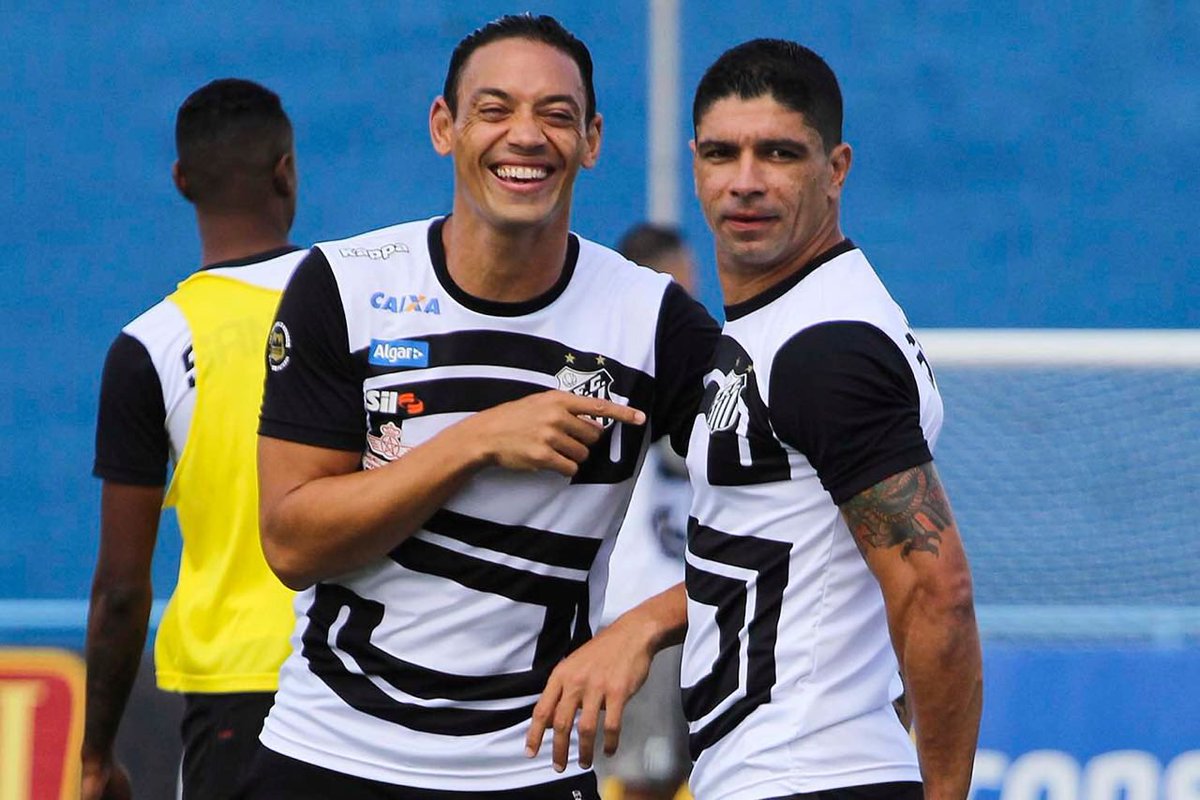 Renato_11's tweet photo. Foi uma honra jogar ao seu lado meu irmão 🤍🖤⚽️
Que Deus continue te abençoando e te dê muita sabedoria neste novo ciclo da sua Vida🙏🏽🙌🏽👊🏽
Te amo irmão 🫶🏽
#pastorartilheiro #RO9 https://t.co/TDT40ERP0t
