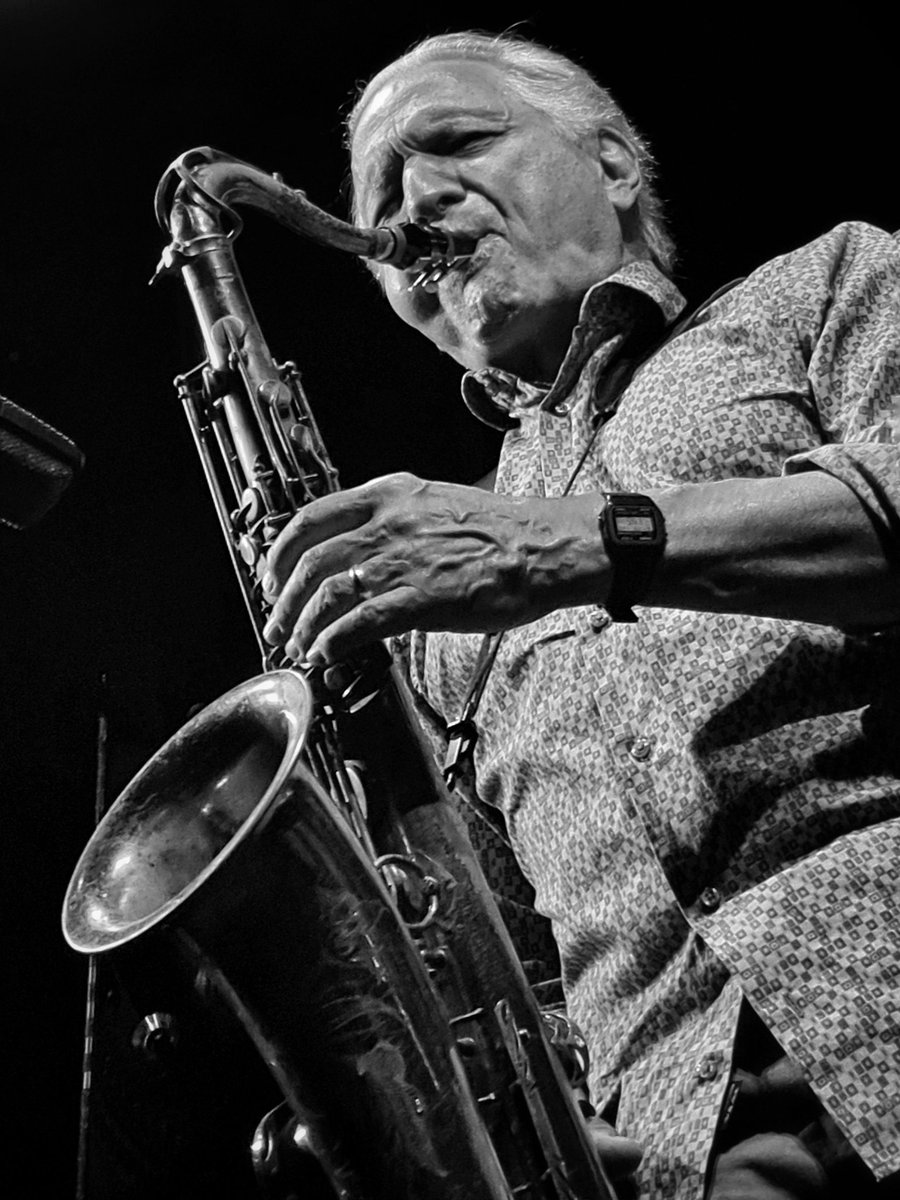 JazzCfree's tweet photo. JAZZ:
Un maestro que se mantiene en una gran forma.
Jerry Bergonzi Quartet.
Mas i Mas Festival 2023. @festivalmasimas
Jamboree Jazz Club @jamboree_jazz
Barcelona.
📷 Photo by JazzC.
#fotosconmoviljazzc #mobilephotography #jazz #jazzphotography #jerrybergonzi https://t.co/91MyARrwA0