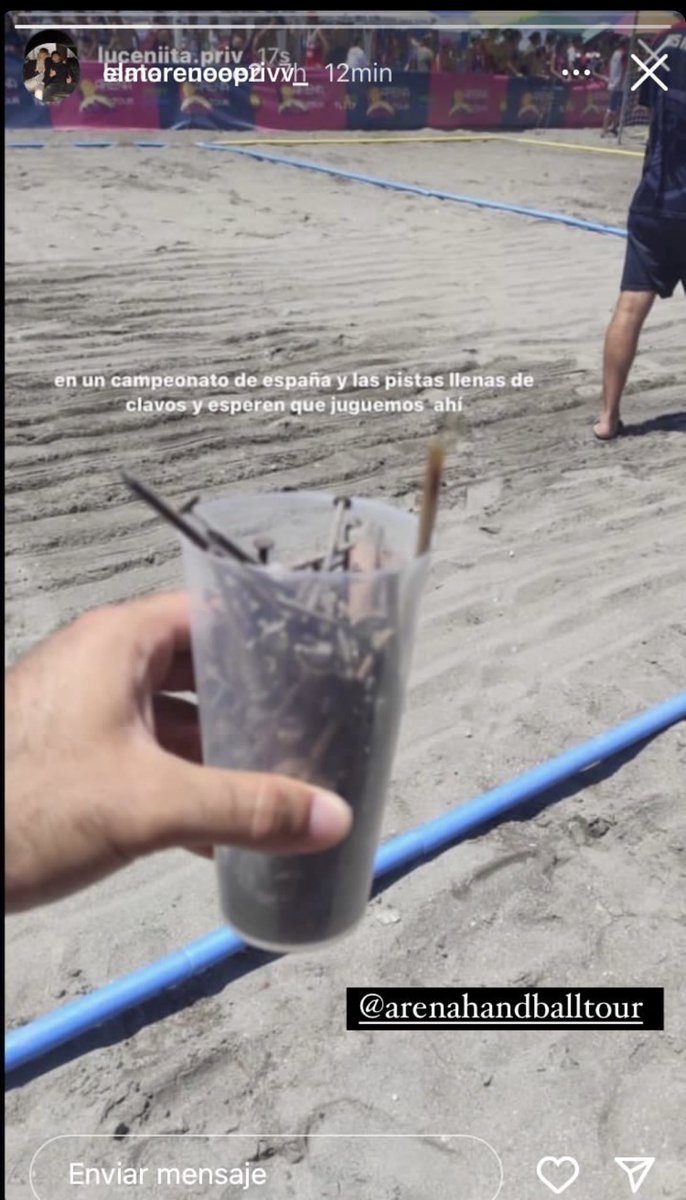 Mprincipe111's tweet photo. No se puede permitir en un Campeonato de España de balonmano playa…
Esto no puede permitirlo ni ayuntamiento ni federación.
Siguen saliendo clavos y cristales incluso con varios cribados durante todo el dia.
DE VERGÜENZA @aytoalm @RFEBalonmano https://t.co/4w6pd2VbKx