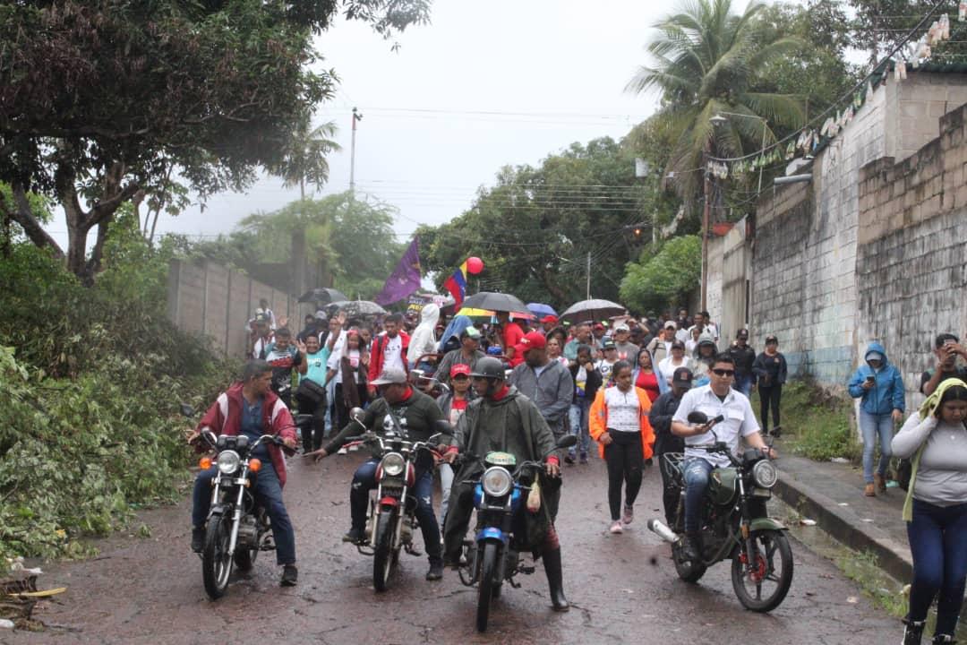 AturesPsuv's tweet photo. En Puerto Ayacucho, lideres de UBCHS, movimientos sociales y partidos aliados participaron en una multitudinaria marcha en honor al comandante Chavez  #LasCalllesDeAtures #MarchanEnHonorAlComandante #69Años @dcabellor @mirabal_yamilet @RanderPena https://t.co/cKQRwEWPJm