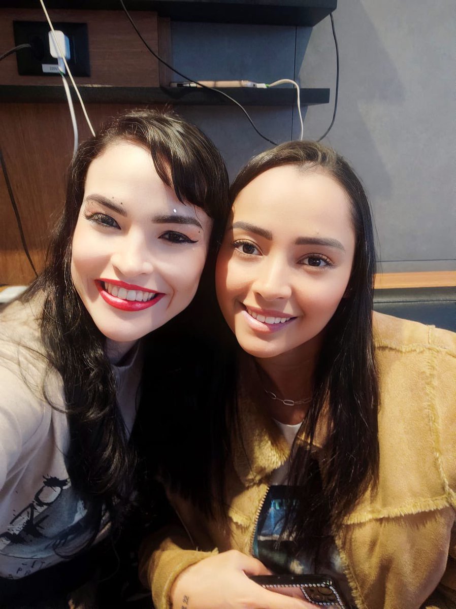 nanyferreira24's tweet photo. @GenesaLeite  sem comentários pra esse ser. Maravilhosa demais gente… Que energia ♥️sdds já! https://t.co/mVZ3qTnLuv