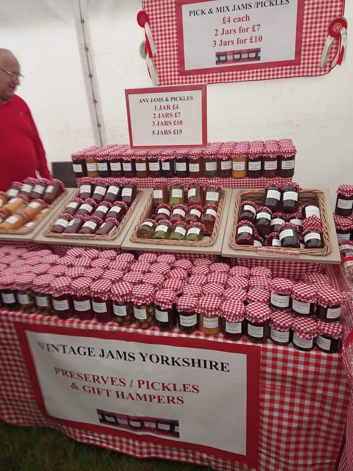 VINTAGEJAMSYORK's tweet photo. @WeetonShowNews @VINTAGEJAMSYORK will be round the ring in a large red tent, selling our vintage inspired preserves &amp; pickles. Check out our sample jars Tangerine &amp; Orange, Zesty Lime, Winter Strawberry &amp; Zesty Lemon Curd. https://t.co/wb5fbJyuNt