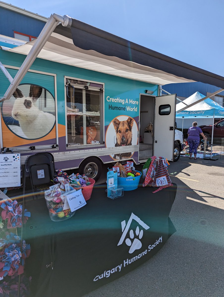 CalgaryHumane's tweet photo. Guess who's going to be at Pet-A-Palooza tomorrow?! That's right, catch us at Eau Claire Market this weekend. 🤪 We can't wait to see you!  #PetAPalooza #EauClaireMarket #communityevent #familyfriendly #YYC #Calgary #Alberta #CalgaryToDo #EventsCalgary #CalgaryHumaneSociety https://t.co/YtRBn5pa2p