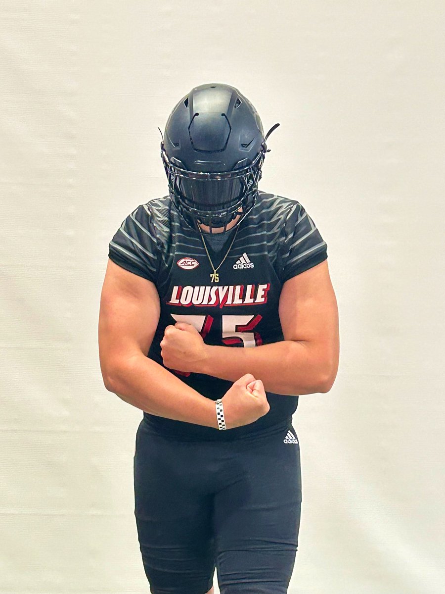 carter_stallard's tweet photo. Had a great time visiting @LouisvilleFB  today thank you for the BBQ and the good times❗️ @pete_nochta13 @CoachROwens @JeffBrohm @BrianBrohm @ULFBRecruiting @MatejS247 @coach_AWilkens @demons1football @CounselorBoyer https://t.co/BLBTSdnP9K