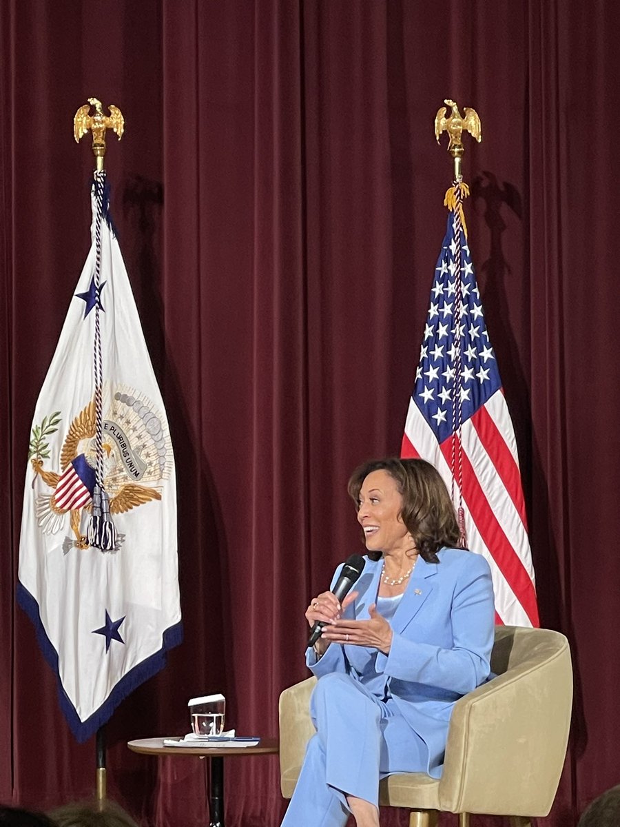 drakedems's tweet photo. We had a great time hearing from @VP Kamala Harris today, and we loved hearing from our alum @KonfrstForHouse! This visit reminds us that the Democratic Party isn’t giving up on Iowa. @POTUS and @VP are in this fight with us, and we’re just getting started! https://t.co/rzD5iu0whE