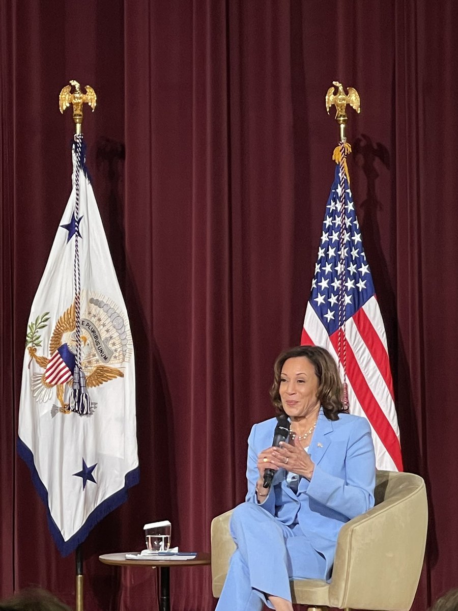 drakedems's tweet photo. We had a great time hearing from @VP Kamala Harris today, and we loved hearing from our alum @KonfrstForHouse! This visit reminds us that the Democratic Party isn’t giving up on Iowa. @POTUS and @VP are in this fight with us, and we’re just getting started! https://t.co/rzD5iu0whE