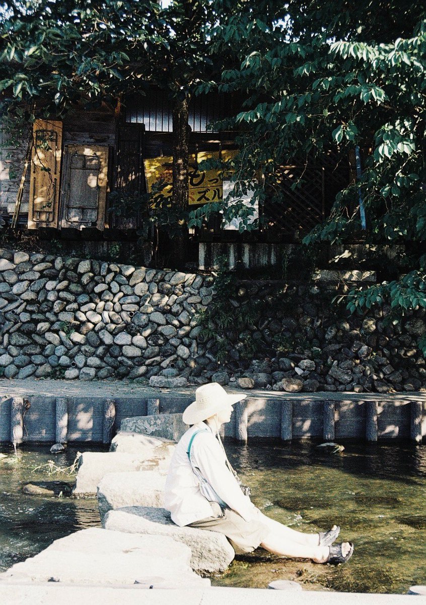 akky_photograph's tweet photo. マイペースに生きていこう

Camera : Canon EOS 7
Lens : EF28-105mm F3.5-4.5 II USM
Film : Kodak Proimage 100

#filmphotography #カメスズ #フィルム写真 #やまみーと https://t.co/1wSgKpXSQ9